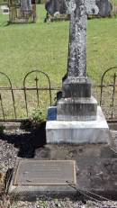 
Fred DREW
husband of Maude DREW
d: 5 Oct 1904 aged 30

Eric John EGAN
b: Parkes, NSW 7 dec 1927
d: Herberton, Qld 19 Sep 2004
husband of Pamela Diane EGAN (nee DREW)

Atherton Pioneer Cemetery (Samuel Dansie Park)


