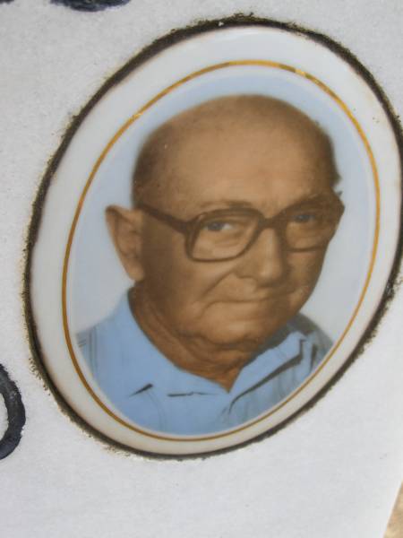 Wilhelm DIOTH (Jun),  | husband father grandfather,  | died 3 Oct 1983 aged 77 years;  | Bergen Djuan cemetery, Crows Nest Shire  | 