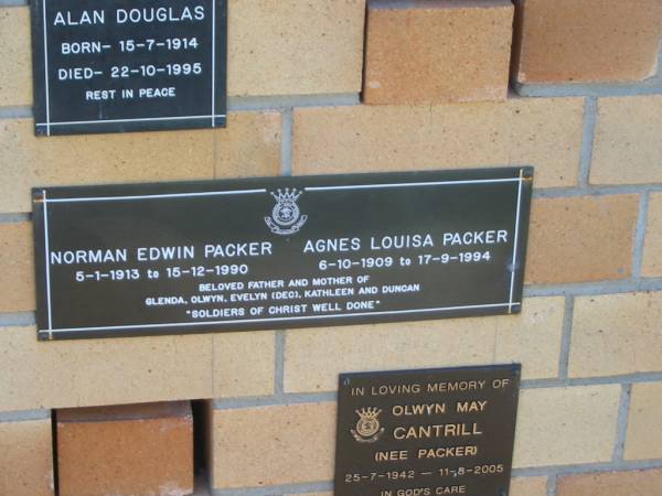 Norman Edwin PACKER,  | 5-1-1913 - 15-12-1990;  | Agnes Louisa PACKER,  | 6-10-1909 - 17-9-1994;  | father & mother of Glenda, Olwyn, Evelyn (dec),  | Kathleen & Duncan;  | Blackbutt-Benarkin cemetery, South Burnett Region  | 