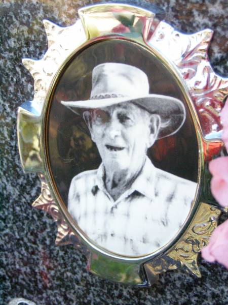 (Ted) Edward Ronald SCHMIDT, husband father,  | 16-10-1925 - 1-5-2004;  | Fernvale General Cemetery, Esk Shire  | 