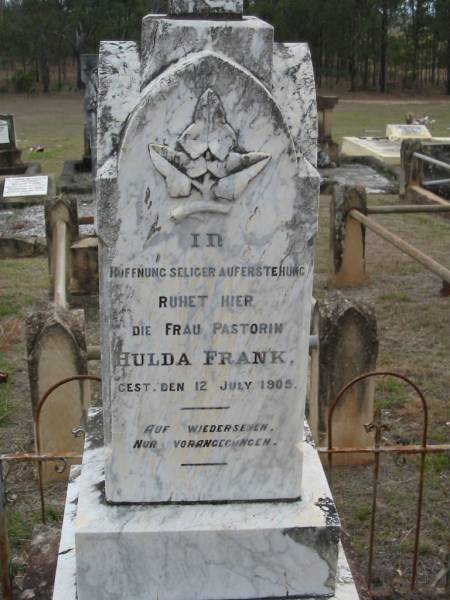 (die frau pastorin) Hulda FRANK  | d: 12 Jul 1905  | pastor Johann FRANK  | 16 Feb 1927, aged 85  | J H Mathilde FRANK  | b: 18 Jan 77, d: 17 Nov 61  | Haigslea Lawn Cemetery, Ipswich  | 