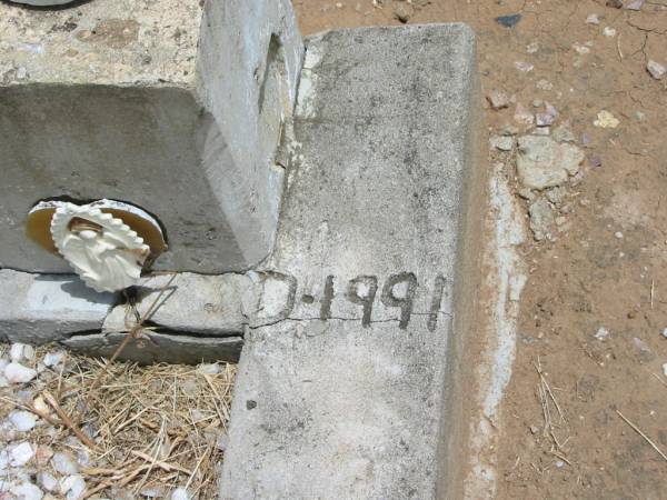 Gordon TRUSZ,  | brother,  | died 1991;  | Jandowae Cemetery, Wambo Shire  | 