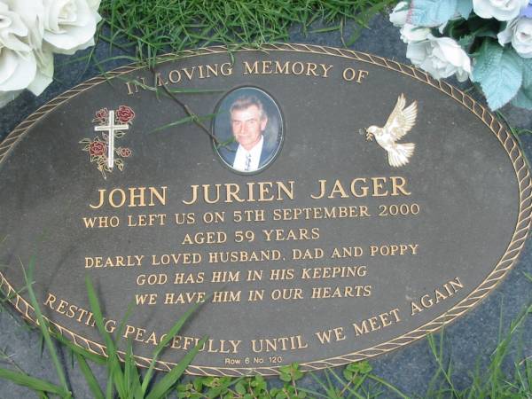 John Jurien JAGER,  | died 5 Sept 2000 aged 59 years,  | husband dad poppy;  | Maclean cemetery, Beaudesert Shire  | 