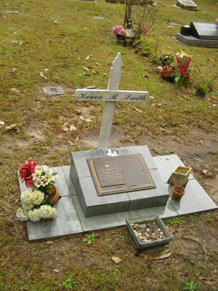 Keven Ronald SMITH,  | 21-10-1934 - 7-4-2002,  | husband father grandfather;  | Mooloolah cemetery, City of Caloundra  | 