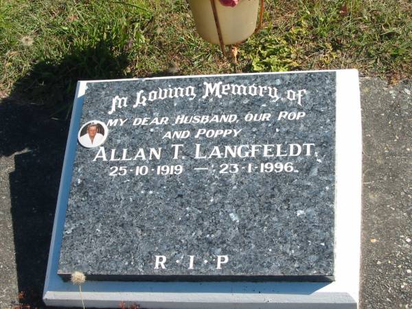 Allan T. LANGFELDT,  | husband pop poppy,  | 25-10-1919 - 23-1-1996;  | Pimpama Island cemetery, Gold Coast  | 
