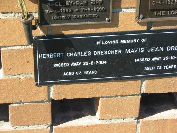 Herbert Charles DRESCHER,  | died 22-2-2004 aged 83 years;  | Mavis Jean DRESCHER,  | died 29-10-2006 aged 78 years;  | Pimpama Island cemetery, Gold Coast  | 