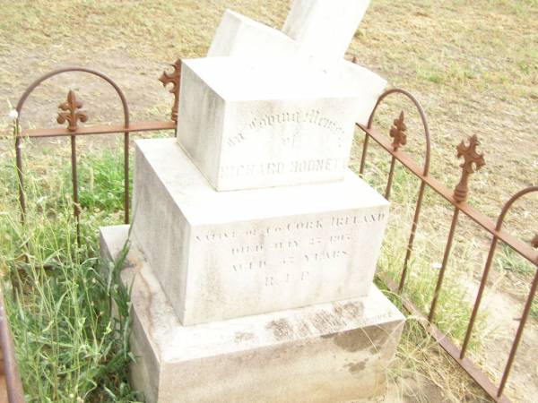 Richard HODNETT,  | native of Co Cork Ireland,  | died 27 July 1917 aged 37 years;  | Warra cemetery, Wambo Shire  | 