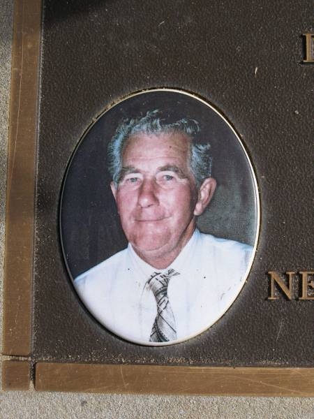Leslie Rogers  | 24 May 2002, aged 79  | Woodhill cemetery (Veresdale), Beaudesert shire  |   | 